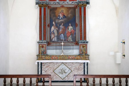 Téléchargez les photos : Chapelle baroque Saint Nicolas de Veroce. Réutilisable après rénovation. France. - en image libre de droit
