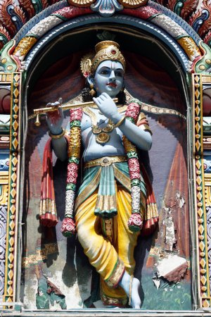Templo hindú de Sri Krishnan. Uno de los dioses hindúes más queridos, Krishna de piel azul es la deidad del amor y la compasión. Singapur. 