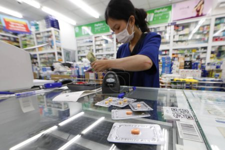 Téléchargez les photos : Médecine et médicaments en pharmacie. Ho Chi Minh Ville. Viêt Nam. - en image libre de droit
