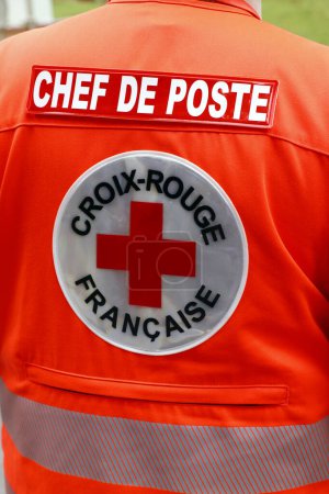 Téléchargez les photos : Volontaire de la Croix Rouge. Équipe médicale. Saint Gervais Mont-Blanc. France. - en image libre de droit