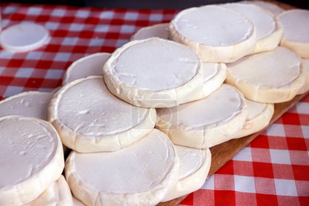 Reblochon, fromage français de lait de vache. Alpes françaises.