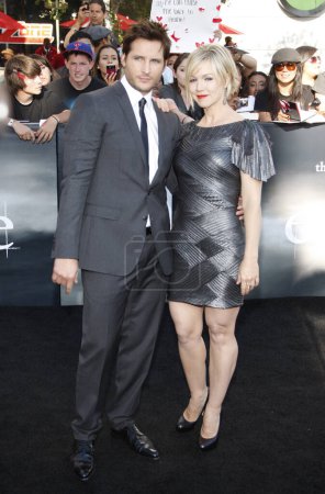Photo for Peter Facinelli and Jennie Garth at the Los Angeles premiere of "The Twilight Saga: Eclipse" held at the Nokia Live Theater in Los Angeles, California, United States on June 24, 2010. - Royalty Free Image