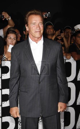 Foto de Arnold Schwarzenegger en el estreno en Los Ángeles de 'The Expendables 2' celebrado en el Grauman 's Chinese Theatre en Hollywood, EE.UU. el 15 de agosto de 2012. - Imagen libre de derechos