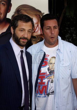Foto de Judd Apatow and Adam Sandler at the Los Angeles premiere of 'Funny People' held at the ArcLight Cinemas in Hollywood, USA on July 20, 2009. - Imagen libre de derechos