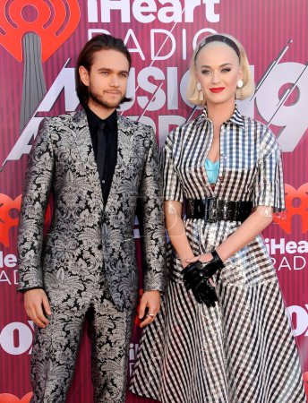 Téléchargez les photos : Katy Perry and Zedd at the 2019 iHeartRadio Music Awards held at the Microsoft Theater in Los Angeles, USA on March 14, 2019. - en image libre de droit
