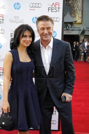 Foto de Alec Baldwin and Hilaria Thomas at the 2012 AFI Fest Gala Screening of "Rise of the Guardians" held at the Grauman's Chinese Theater in Los Angeles, United States on November 4, 2012 - Imagen libre de derechos