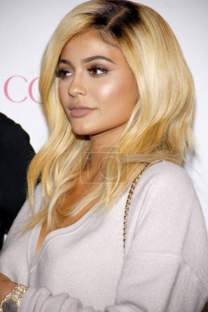 Téléchargez les photos : Kylie Jenner at the Cosmopolitan's 50th Birthday Celebration held at the Ysabel in West Hollywood, USA on October 12, 2015. - en image libre de droit