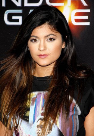 Téléchargez les photos : Kylie Jenner at the Los Angeles premiere of "Ender's Game" held at the TCL Chinese Theatre in Hollywood, USA on October 28, 2013. - en image libre de droit