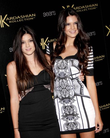 Téléchargez les photos : HOLLYWOOD, CA - AUGUST 17, 2011: Kylie Jenner and Kendall Jenner at the Kardashian Kollection Launch Party held at the Colony in Hollywood, USA on August 17, 2011. - en image libre de droit