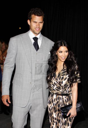 Foto de HOLLYWOOD, CA - AUGUST 17, 2011: Kim Kardashian and Kris Humphries at the Kardashian Kollection Launch Party held at the Colony in Hollywood, USA on August 17, 2011. - Imagen libre de derechos