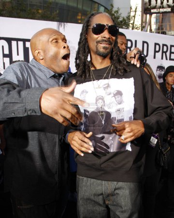 Foto de Snoop Dogg y Big Boi en el estreno en Los Ángeles de 'Straight Outta Compton' celebrado en el Microsoft Theater en Los Ángeles, EE.UU. el 10 de agosto de 2015. - Imagen libre de derechos
