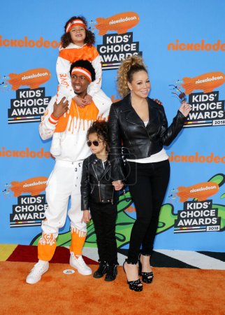 Foto de Mariah Carey, Nick Cannon, Moroccan Cannon y Monroe Cannon en el Nickelodeon 's 2018 Kids' Choice Awards celebrado en el Foro en Inglewood, EE.UU. el 24 de marzo de 2018
. - Imagen libre de derechos