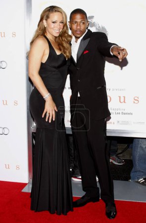 Foto de HOLLYWOOD, CA - NOVEMBER 01, 2009. Mariah Carey and Nick Cannon at the AFI FEST 2009 Screening of 'Precious' held at the Grauman's Chinese Theater in Hollywood, USA on November 1, 2009. - Imagen libre de derechos