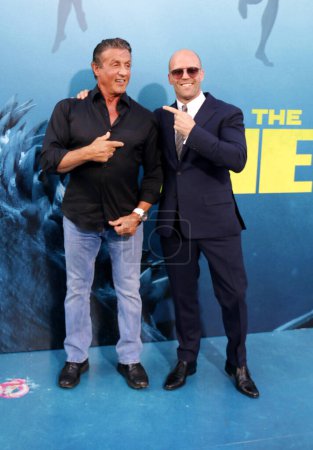 Foto de Jason Statham y Sylvester Stallone en el estreno en Los Ángeles de 'The Meg' celebrado en el TCL Chinese Theatre IMAX en Hollywood, EE.UU. el 6 de agosto de 2018
. - Imagen libre de derechos