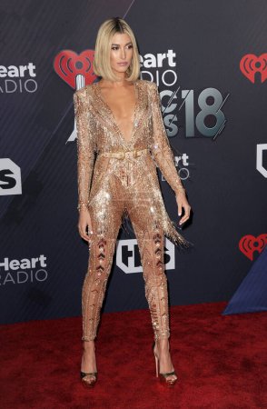 Téléchargez les photos : Hailey Baldwin at the 2018 iHeartRadio Music Awards held at the Forum in Inglewood, USA on March 11, 2018. - en image libre de droit