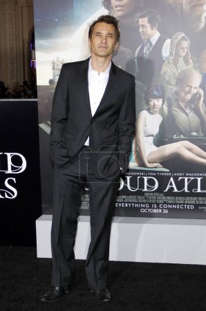 Foto de Olivier Martinez at the Los Angeles premiere of 'Cloud Atlas' held at the Grauman's Chinese Theatre in Hollywood, USA on October 24, 2012. - Imagen libre de derechos