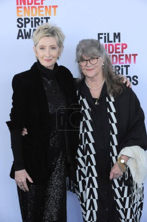 Foto de Sheila McCarthy y Judith Ivey en los Premios Film Independent Spirit 2023 celebrados en Santa Monica Beach en Los Ángeles, Estados Unidos el 4 de marzo de 2023. - Imagen libre de derechos