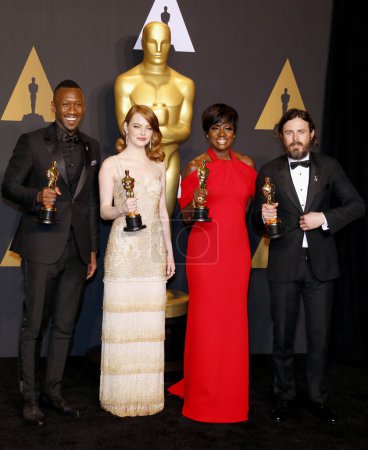 Foto de Viola Davis, Casey Affleck, Mahershala Ali y Emma Stone en los 89th Annual Academy Awards - Sala de prensa celebrada en el Hollywood and Highland Center en Hollywood, Estados Unidos el 26 de febrero de 2017
. - Imagen libre de derechos