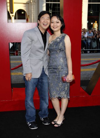 Foto de Tran Ho y el actor Ken Jeong en el estreno en Los Ángeles de 'The Hangover Part II' celebrado en el Grauman 's Chinese Theatre en Hollywood, EE.UU. el 19 de mayo de 2011. - Imagen libre de derechos