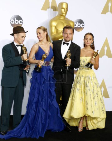 Téléchargez les photos : Mark Rylance, Brie Larson, Leonardo DiCaprio et Alicia Vikander lors de la 88e cérémonie annuelle des Academy Awards - Salle de presse qui s'est tenue au Loews Hollywood Hotel à Hollywood, États-Unis le 28 février 2016. - en image libre de droit