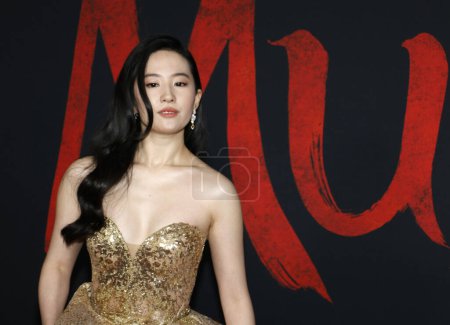 Téléchargez les photos : Yifei Liu à la première mondiale de Disney's 'Mulan' au Dolby Theatre à Hollywood, États-Unis le 9 mars 2020
. - en image libre de droit