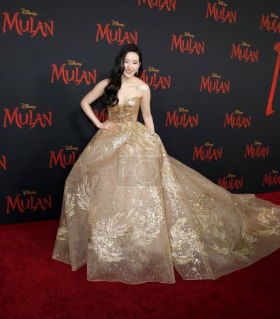 Téléchargez les photos : Yifei Liu à la première mondiale de Disney's 'Mulan' au Dolby Theatre à Hollywood, États-Unis le 9 mars 2020
. - en image libre de droit