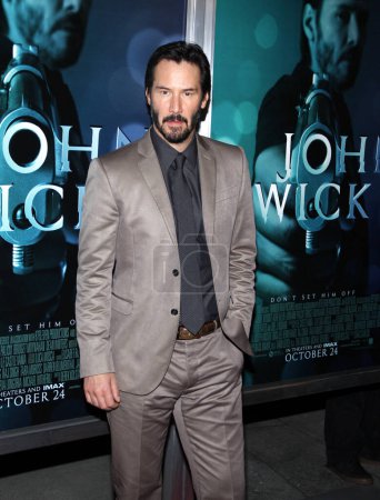 Foto de Keanu Reeves en el estreno en Los Ángeles de 'John Wick' celebrado en los ArcLight Cinemas en Los Ángeles, EE.UU. el 22 de octubre de 2014. - Imagen libre de derechos