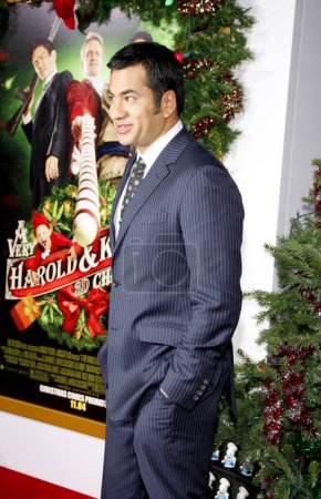 Téléchargez les photos : Kal Penn à la première de Los Angeles de "A Very Harold & Kumar 3D Christmas" au Grauman's Chinese Theater à Hollywood, USA le 2 novembre 2011. - en image libre de droit