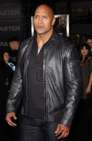 Téléchargez les photos : Dwayne Johnson lors de la première à Los Angeles de "Faster" au Grauman's Chinese Theater à Hollywood, USA, le 22 novembre 2010. - en image libre de droit