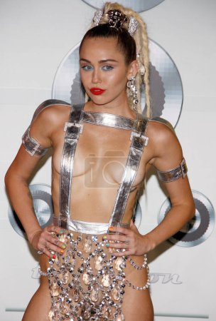 Foto de Miley Cyrus en los MTV Video Music Awards 2015 celebrados en el Microsoft Theater en Los Ángeles, EE.UU. el 30 de agosto de 2015. - Imagen libre de derechos