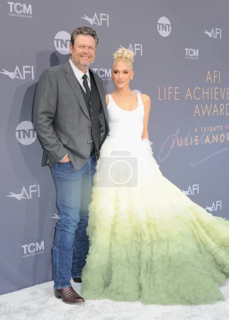 Téléchargez les photos : Blake Shelton et Gwen Stefani au 48e Prix annuel AFI Life Achievement Award en l'honneur de Julie Andrews au Dolby Theater à Hollywood, États-Unis, le 9 juin 2022. - en image libre de droit