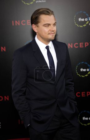 Téléchargez les photos : Leonardo DiCaprio lors de la première de Los Angeles de "Inception" au Grauman's Chinese Theatre à Hollywood, États-Unis le 13 juillet 2010. - en image libre de droit