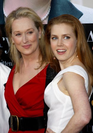 Téléchargez les photos : Meryl Streep et Amy Adams à la première de 'Julie and Julia' à Los Angeles au Mann Village Theatre à Westwood, USA le 26 juillet 2009. - en image libre de droit