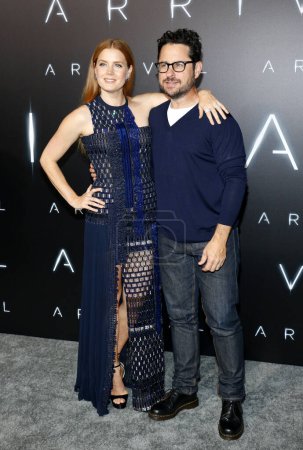 Téléchargez les photos : J.J. Abrams et Amy Adams à la première de Los Angeles de "Arrival" au Regency Village Theater à Westwood, États-Unis le 6 novembre 2016
. - en image libre de droit