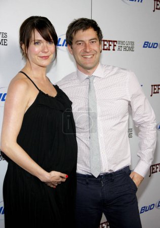 Téléchargez les photos : Mark Duplass et Katie Aselton lors de la première de Jeff, Who Lives At Home au DGA Theatre à Los Angeles, USA, le 7 mars 2012. - en image libre de droit