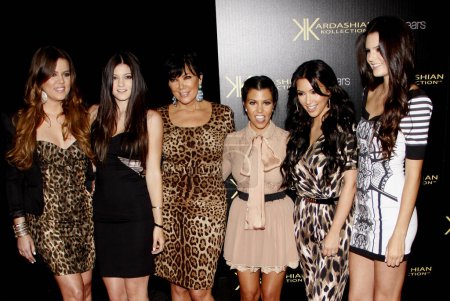 Téléchargez les photos : Khloe Kardashian, Kylie Jenner, Kris Jenner, Kourtney Kardashian, Kim Kardashian et Kendall Jenner à la Kardashian Kollection Launch Party qui s'est tenue à la Colonie à Hollywood, USA le 17 août 2011. - en image libre de droit