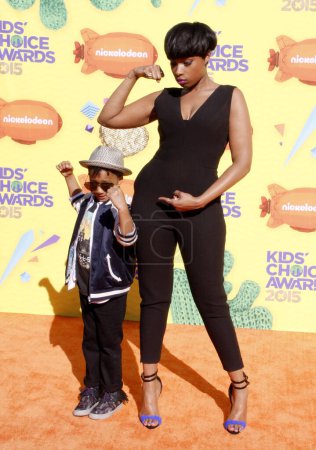 Foto de Jennifer Hudson y David Daniel Otunga Jr. en los Nickelodeon 's Kids' Choice Awards 2015 celebrados en el Foro en Inglewood, EE.UU. el 28 de marzo de 2015. - Imagen libre de derechos