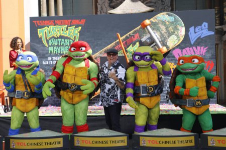 Foto de Kevin Eastman en el Teenage Mutant Ninja Turtles Handprint In Cement Ceremony celebrado en el TCL Chinese Theatre en Hollywood, Estados Unidos el 7 de septiembre de 2023. - Imagen libre de derechos