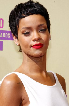 Téléchargez les photos : Rihanna aux MTV Video Music Awards 2012 au Staples Center de Los Angeles, USA le 6 septembre 2012. - en image libre de droit