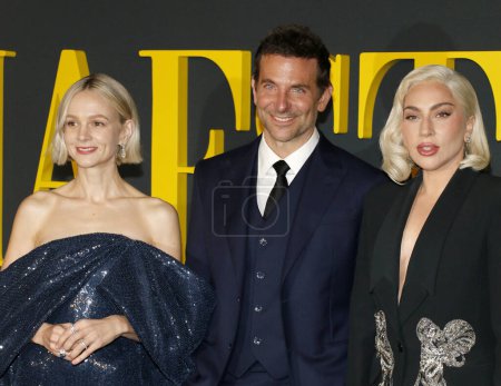 Foto de Carey Mulligan, Lady Gaga y Bradley Cooper en la proyección especial del 'Maestro' de Netflix celebrada en el Academy Museum of Motion Pictures en Los Ángeles, EE.UU. el 12 de diciembre de 2023. - Imagen libre de derechos