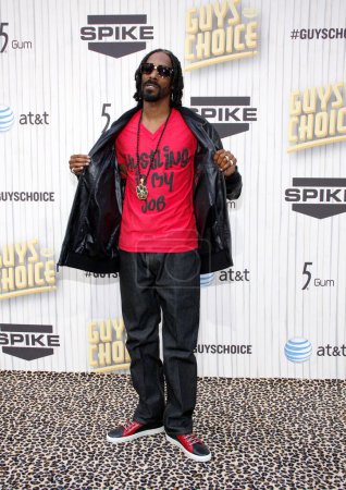Foto de Snoop Dogg en el 2013 Spike TV Guys Choice Awards celebrado en los Sony Pictures Studios en Culver City en Los Ángeles, EE.UU. el 7 de junio de 2013. - Imagen libre de derechos