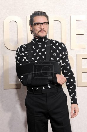 Téléchargez les photos : Pedro Pascal au 81e Golden Globe Awards annuel tenu à l'hôtel Beverly Hilton à Beverly Hills, États-Unis le 7 janvier 2024. - en image libre de droit