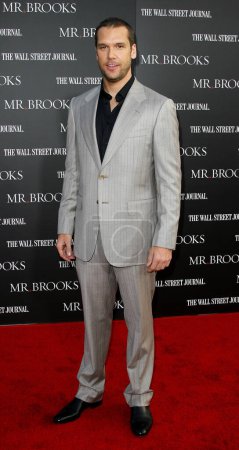 Foto de Dane Cook en el estreno de 'Mr. Brooks 'celebrado en el Grauman' s Chinese Theater en Hollywood, EE.UU. el 22 de mayo de 2007. - Imagen libre de derechos