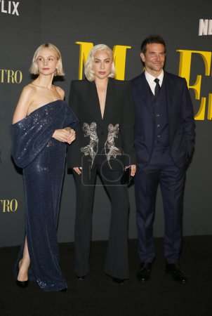 Foto de Carey Mulligan, Lady Gaga y Bradley Cooper en la proyección especial del 'Maestro' de Netflix celebrada en el Academy Museum of Motion Pictures en Los Ángeles, EE.UU. el 12 de diciembre de 2023. - Imagen libre de derechos