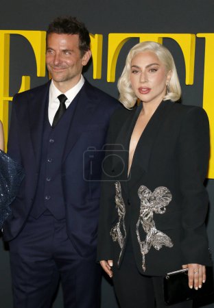 Foto de Lady Gaga y Bradley Cooper en la proyección especial del 'Maestro' de Netflix celebrada en el Academy Museum of Motion Pictures en Los Ángeles, EE.UU. el 12 de diciembre de 2023. - Imagen libre de derechos