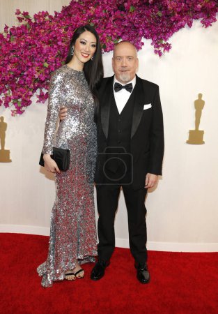 Téléchargez les photos : Paul Giamatti et Clara Wong lors de la 6e cérémonie annuelle des Academy Awards qui s'est tenue au Dolby Theater à Hollywood, États-Unis le mars 10, 2024. - en image libre de droit