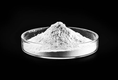 Téléchargez les photos : Le molybdate de sodium est un composé inorganique. Il est une source de molybdène, engrais foliaire appliqué à la fois dans le traitement des semences et l'application foliaire - en image libre de droit
