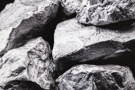 Téléchargez les photos : Pierre brute de cobalt, extraite d'Afrique. Exploitation minière lourde
. - en image libre de droit