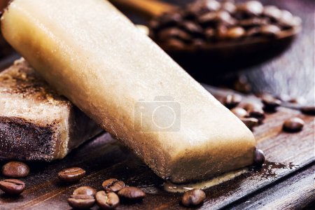 Foto de Helado de café, helado casero, helado de capuchino. Helado raro y gourmet - Imagen libre de derechos