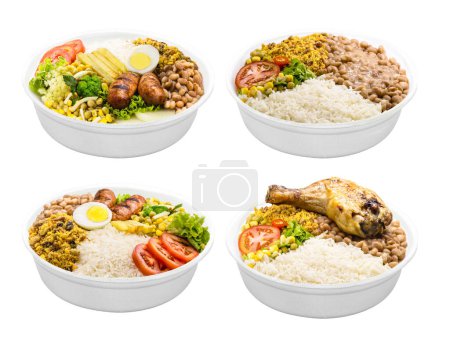 Marmita, brasilianisches Essen in Styroportöpfen, Mittagessen oder billige Mahlzeit, Reis mit Bohnen, Wurst oder Hühnerkeulen und Salat, typisch brasilianisches Essen auf isoliertem weißem Hintergrund